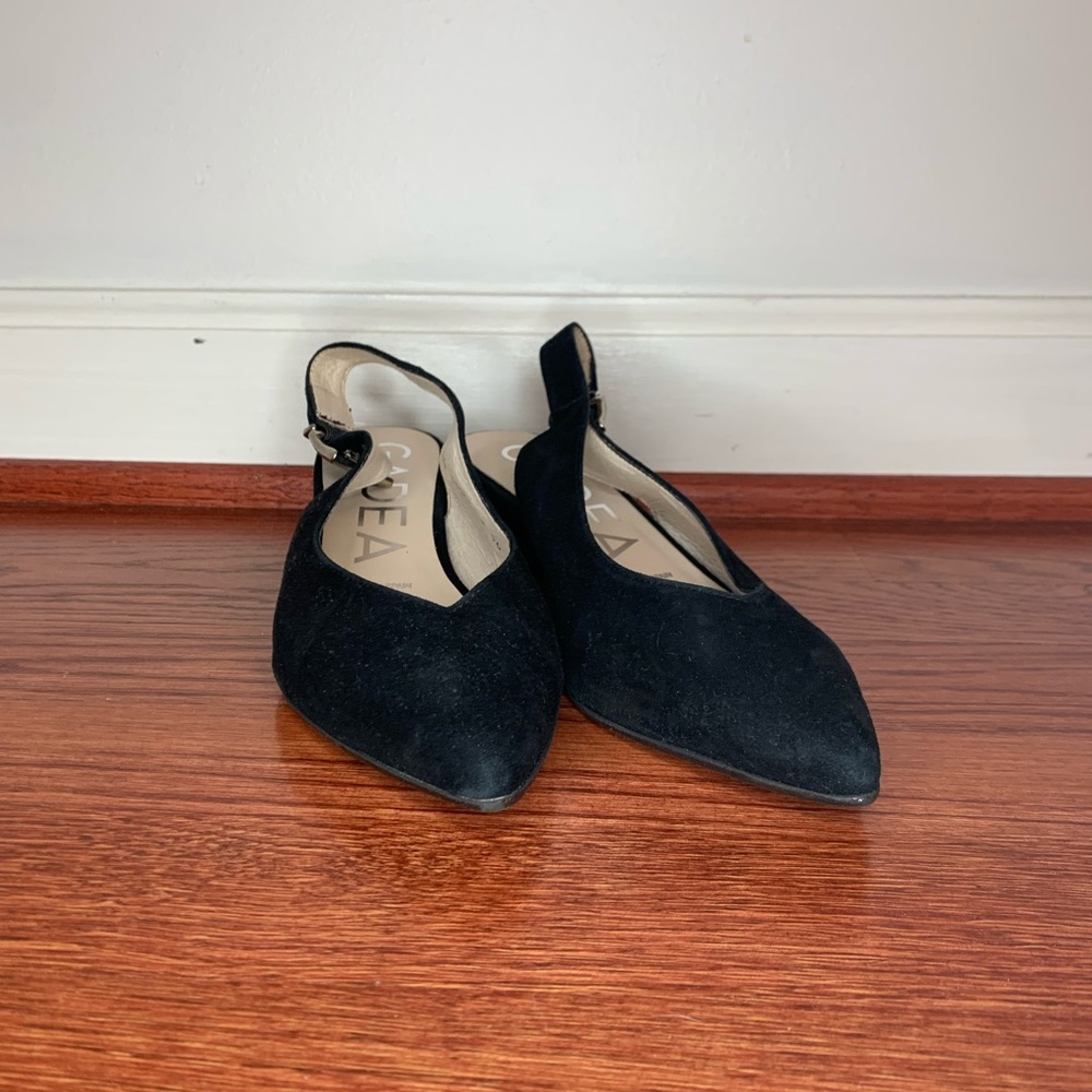 Black Heels with Pointed Toe and Slingback Strap